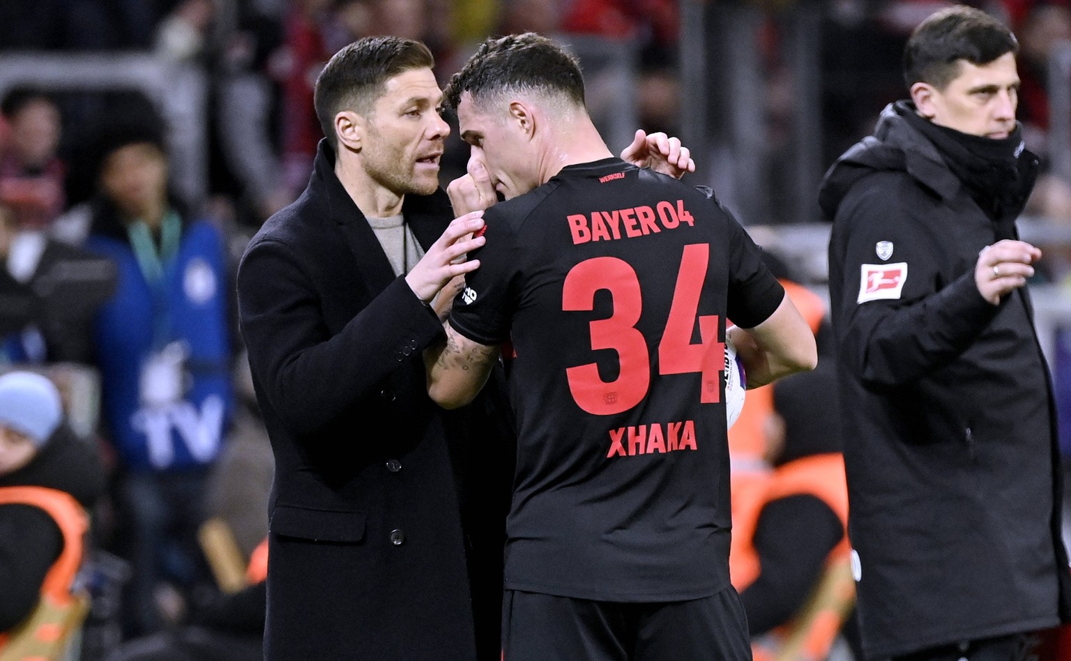 ALONSO Xabier Trainer Team Bayer 04 Leverkusen mit XHAKA Granit DFB Pokal Saison 2023 - 2024 Viertelfinale Spiel Bayer 04 Leverkusen - VfB Stuttgart 3 : 2 am 06. 02. 2024 in Leverkusen DFL REGULATIONS ...