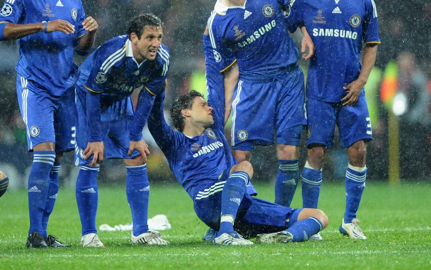 (GERMANY OUT) Russia - Moskau Moscow: UEFA Champions League, season 2007-2008, final, Manchester United v Chelsea FC 7:6 after penalty shootout - Chelsea players disappointed after team-mate John Terr ...
