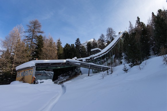 ZUR HEUTIGEN KOMMUNALEN ABSTIMMUNG IN ST. MORITZ UEBER DEN BAU EINER NEUEN SPRUNGSCHANZE STELLEN WIR IHNEN AM SONNTAG, 24. NOVEMBER 2013 FOLGENDES THEMENBILD ZUR VERFUEGUNG - Die Olympiaschanze aus de ...