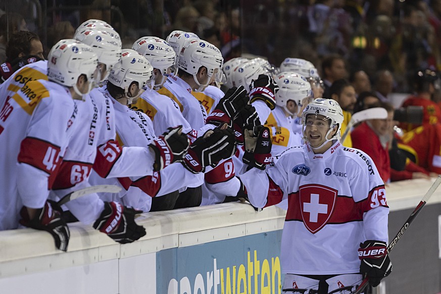 Switzerland&#039;s Lino Martschini, right, cheers after scoring during the penalty shoot-out of the Ice Hockey Deutschland Cup match between Germany and Switzerland at the Koenig Palast stadium in Kre ...