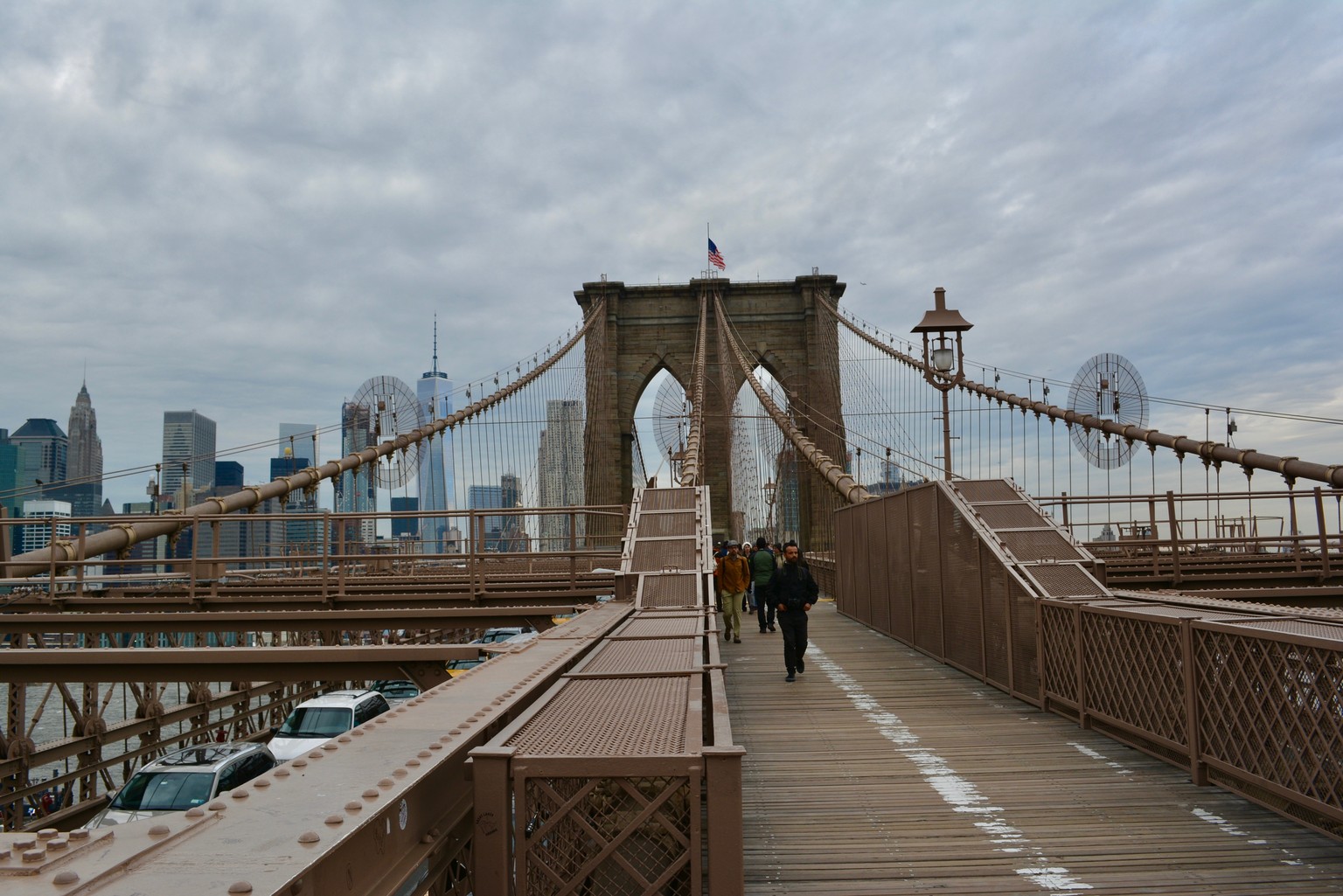 The second tallest building to the left of the bridge is the Woolworth Building, tallest in the world from 1913-1930.