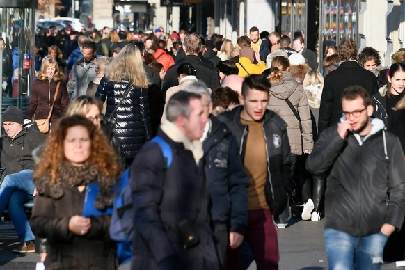 Die Zuwanderung in die Schweiz ist anhaltend hoch. Das Bild zeigt die Bahnhofstrasse in Zürich.