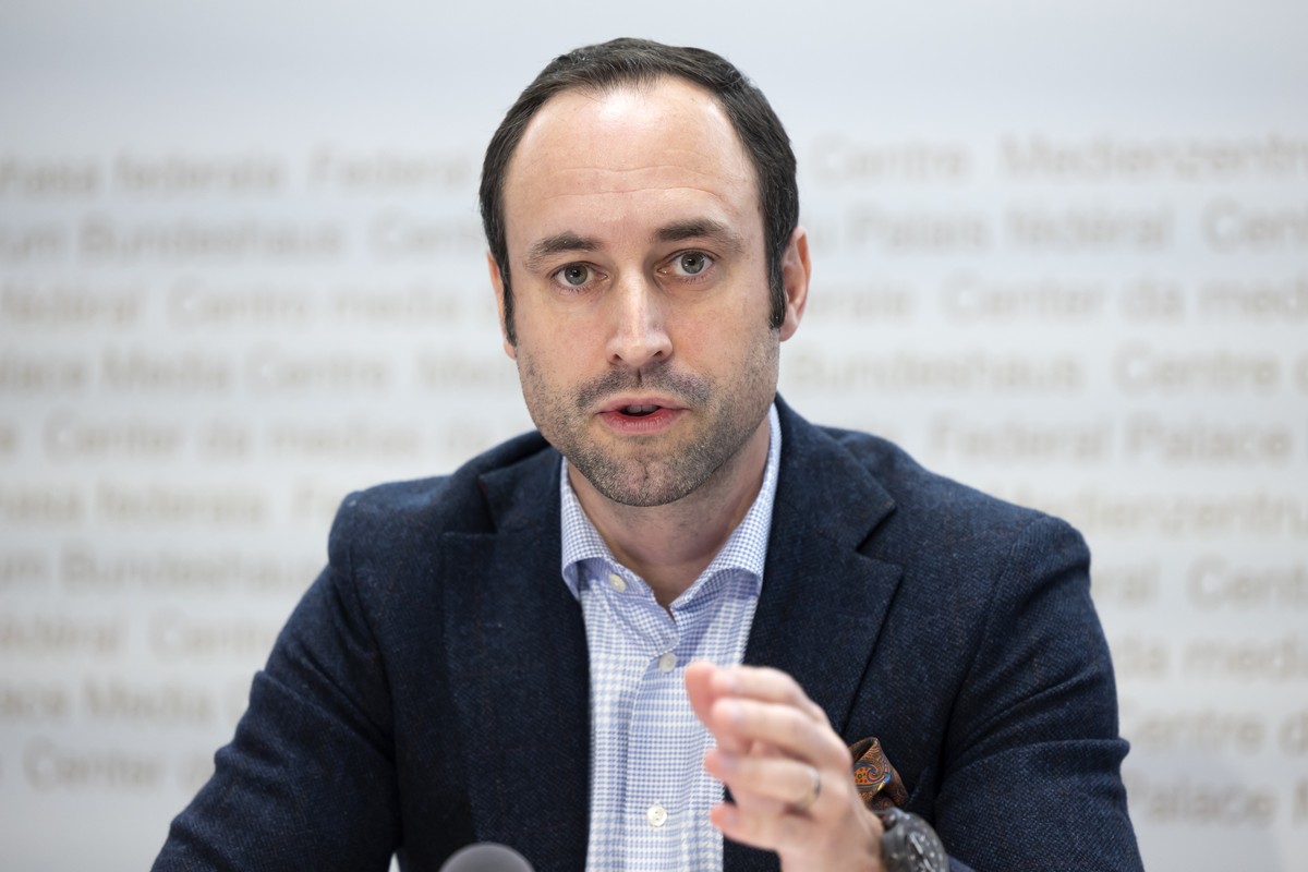 Christian Wasserfallen, Nationalrat FDP-BE, spricht waehrend einer Medienkonferenz des ueberparteilichen Komitees "Nein zur Verarmungsinitiative", am Montag, 16. Dezember 2024 in Bern. Am 9. ...