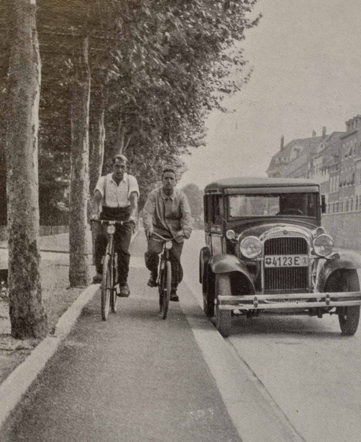 Beidseitiger Radweg am Spalenring in Basel – um 1935.
https://www.query.sta.be.ch/detail.aspx?ID=161232