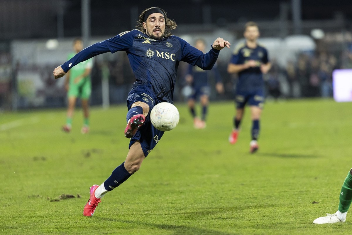 Enzo Crivelli (SFC), lors de la rencontre du championnat de football de Super League entre Yverdon Sport FC, YS, et Servette FC, SFC, ce samedi, 25 janvier 2025 au stade Municipal a Yverdon-Les-Bains. ...