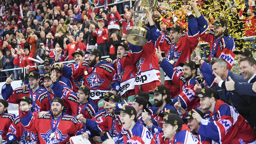 QUALITY REPEAT - Jubel bei Rapperswil nach dem Final des Swiss Ice Hockey Cups 2017/18 zwischen den Rapperswil-Jona Lakers und dem HC Davos, am Sonntag, 4. Februar 2018, in der St. Galler Kantonalbank ...