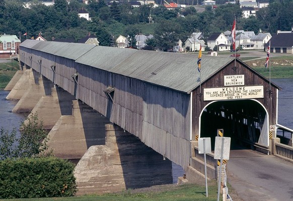 CANADA - JANUARY 26: Hartland Bridge, the world's longest covered bridge, Hartland, New Brunswick, Canada.  (Photo by DeAgostini/Getty Images)