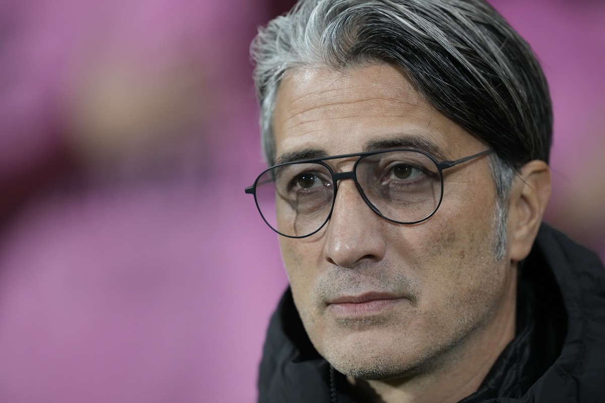 Switzerland's head coach Murat Yakin stands before the UEFA Nations League soccer match between Serbia and Switzerland at the Dubocica Stadium in Leskovac, Serbia, Saturday, Oct. 12, 2024. (AP Ph ...