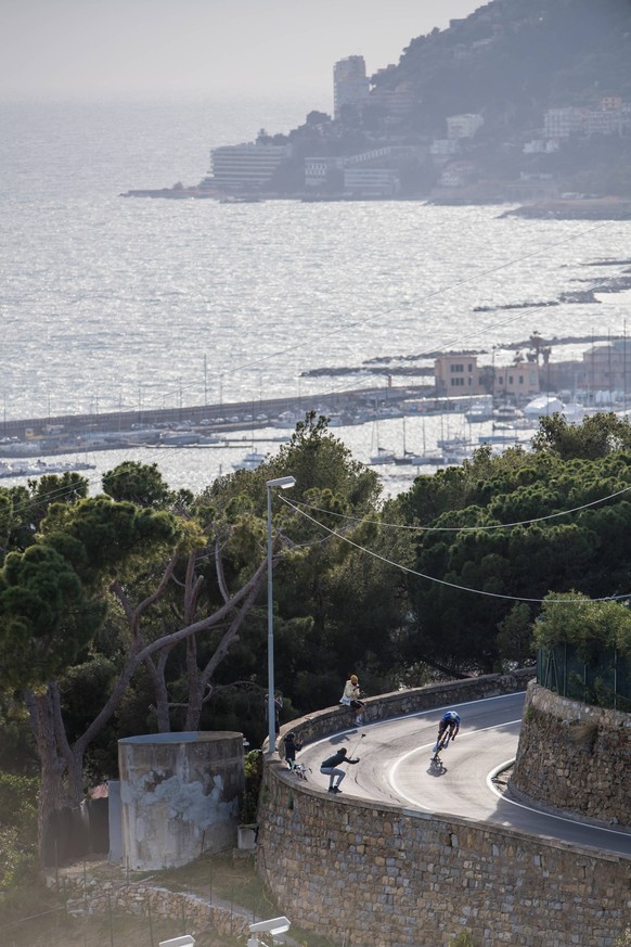 18th March 2023, Abbiategrasso, Milan, Italy Milan-San Remo Cycle Race 2023 Matthieu Van der Poel descends the Poggio on his way to winning Milan Sanremo. PUBLICATIONxNOTxINxUK ActionPlus12488806 Simo ...