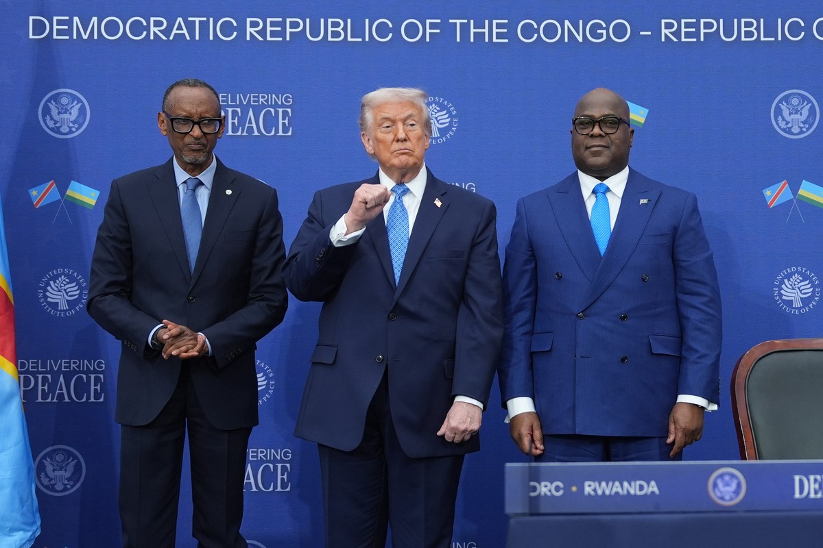 President Donald Trump stands with Rwanda's President Paul Kagame and Democratic Republic of Congo President Felix-Antoine Tshisekedi at the Donald J. Trump Institute of Peace, Thursday, Dec. 4,  ...