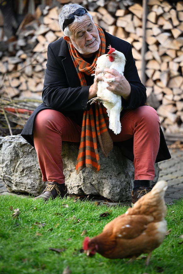 Klaus Zaugg auf besagter Hühnerfarm.