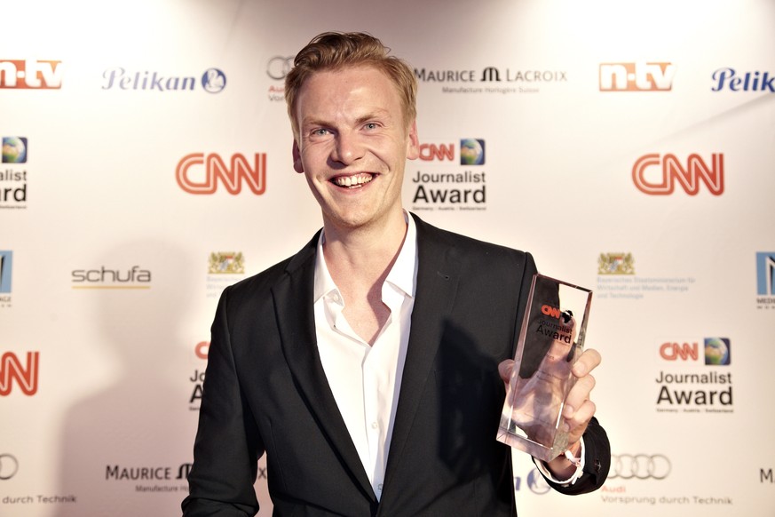 epa07241920 German journalist Claas Relotius holds his award trophy of the CNN Journalist Award 2014, in Munich, Germany, 27 March 2014 (issued 20 December 2018). German weekly magazine &#039;Der Spie ...