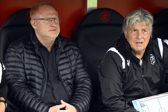 Basels Trainer Heiko Vogel, links, und Co-Trainer Martin Andermatt, rechts, beim Fussballspiel der Super League FC Winterthur - FC Basel im Stadion Schuetzenwiese in Winterhur am Sonntag, 30. April 20 ...