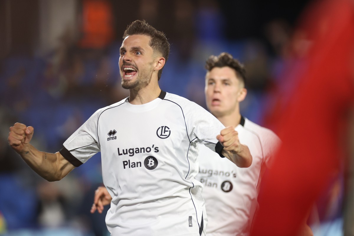 epa13323025 Lugano's Uran Bislimi celebrates after scoring the 1-4 goal during the UEFA Conference League soccer match between Getafe CF and FC Lugano, in Madrid, Spain, 22 October 2026. EPA/Vict ...