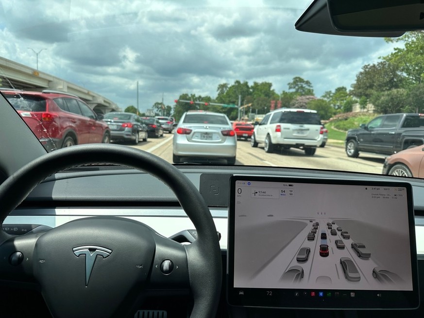 Teslas Fahrassistent «Full-Self-Driving» heisst nun «Supervised Full-Self-Driving»