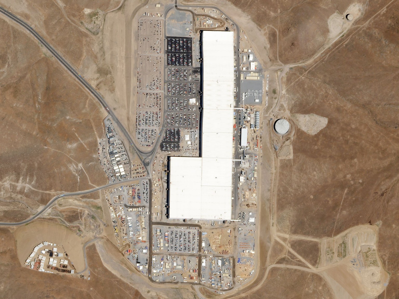 Teslas Akku-Fabrik in der Wüste Nevadas geriet auch 2018 wegen schlechter Arbeitsbedingungen in die <a target="_blank" href="https://www.zeit.de/2018/16/tesla-elon-musk-elektroauto-arbeiter-autoindustrie">Schlagzeilen</a>.