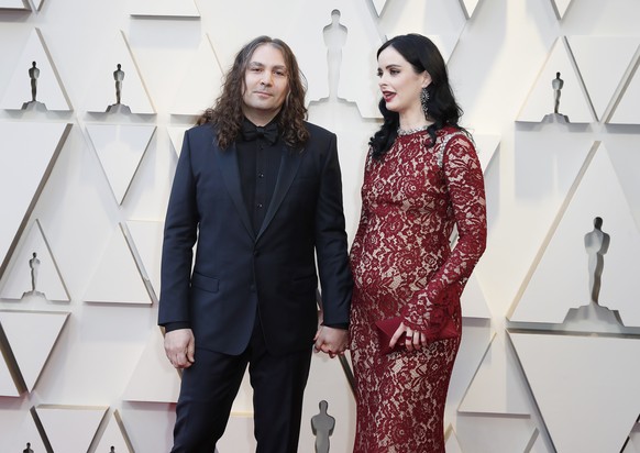 epa07394706 Adam Graduceil and Krysten Ritter (R) arrives for the 91st annual Academy Awards ceremony at the Dolby Theatre in Hollywood, California, USA, 24 February 2019. The Oscars are presented for ...