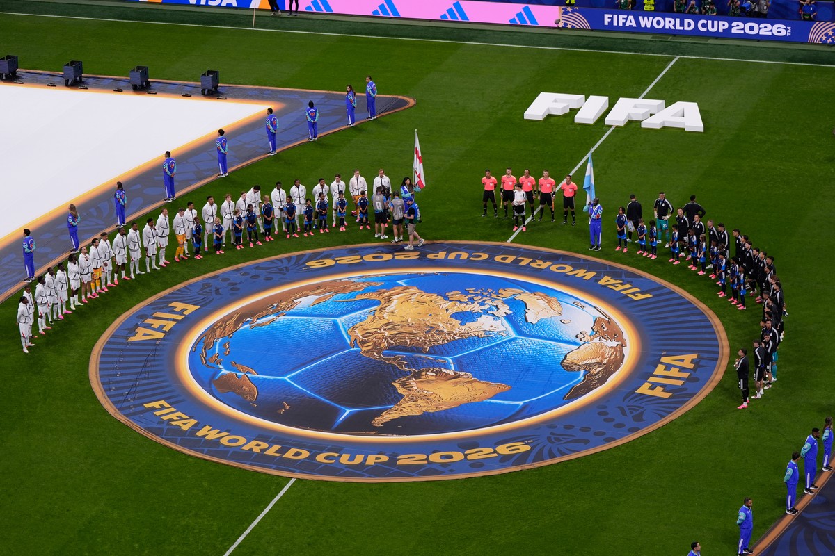 Players stand on the field during introductions before the World Cup semifinal soccer match between England and Argentina in Atlanta, Wednesday, July 15, 2026. (AP Photo/Mike Stewart)
Argentina Englan ...