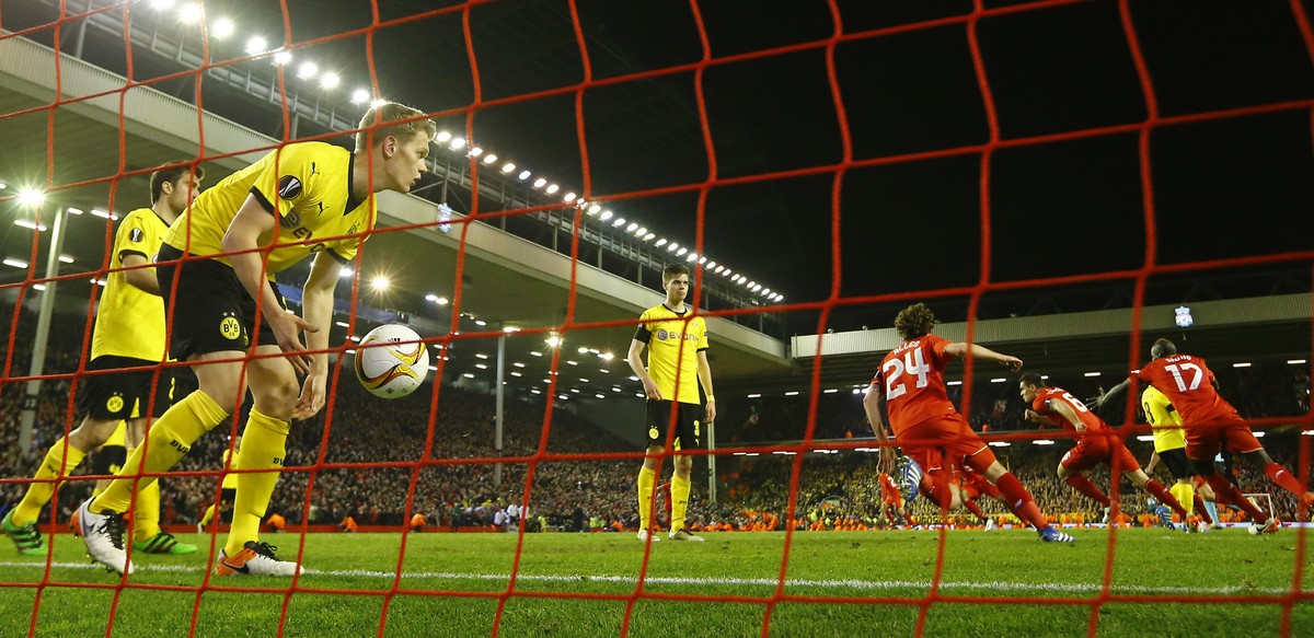 Die Liverpooler drehen ab nach dem Siegestor durch Dejan Lovren (#6).