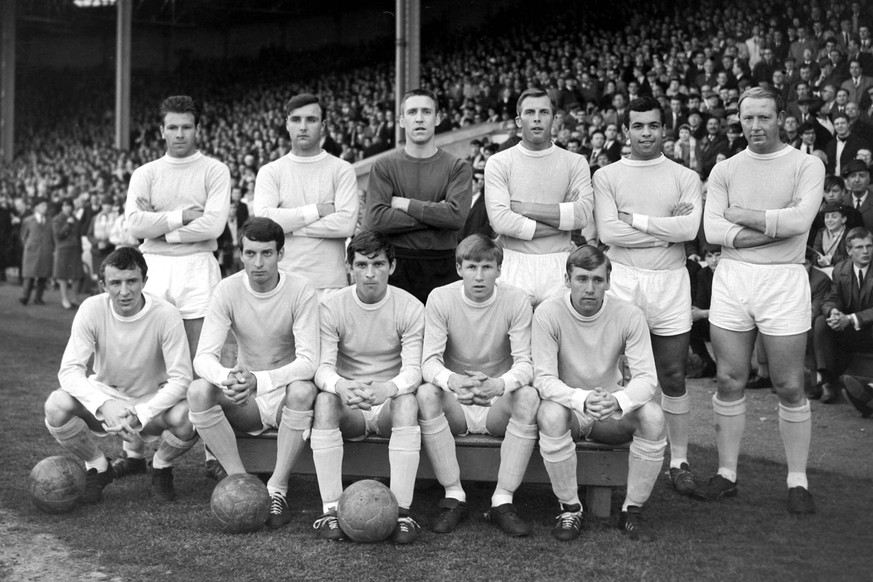 Bildnummer: 02597532 Datum: 25.08.1965 Copyright: imago/Colorsport
Mannschaftsbild Manchester City, hi.v.li.: Bobby Kennedy, Glyn Pardoe, Torwart Harry Dowd, Alan Oakes, Stan Horne, George Heslop, vo ...