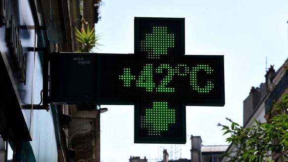 Heat Wave Hits in Paris Heat wave in Paris, 40C expected towards temperature records in Paris, France on June 23, 2026. Meteo France has triggered a red heat wave alert in 35 departments. Photo by Ala ...