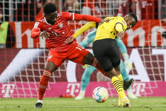 epa10554219 Munich&#039;s Alphonso Davies (L) in action against Dortmund&#039;s Youssoufa Moukoko during the German Bundesliga soccer match between FC Bayern Munich and Borussia Dortmund in Munich, Ge ...