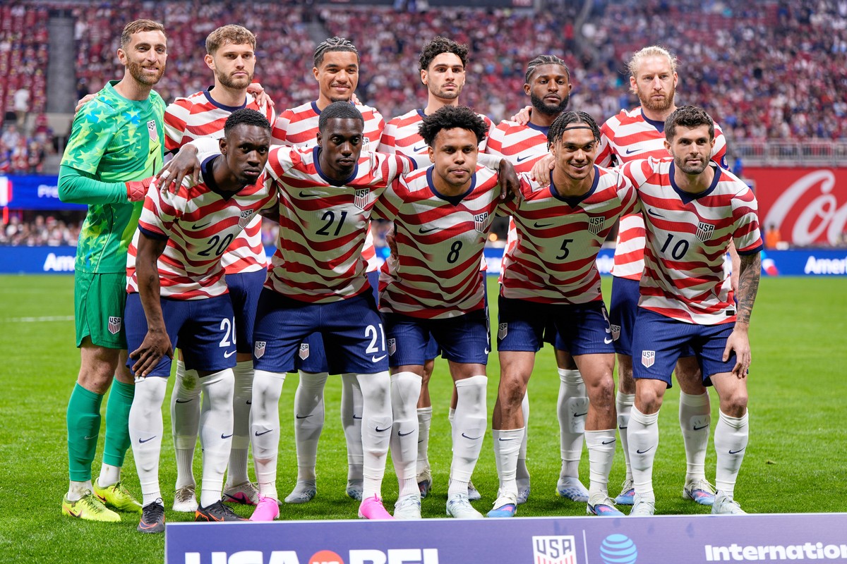 FILE - United States players starting 11 players poses for a team photo before an international friendly soccer match against Belgium, Saturday, March 28, 2026, in Atlanta. (AP Photo/Mike Stewart, Fil ...