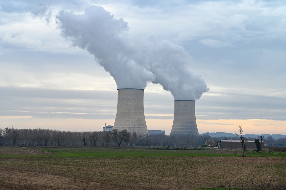 epa11096142 The Golfech nuclear power plant during a protest of French farmers from the Occitanie region in Valence d'Agen, southern France, 22 January 2024. Their demonstration no longer allows  ...