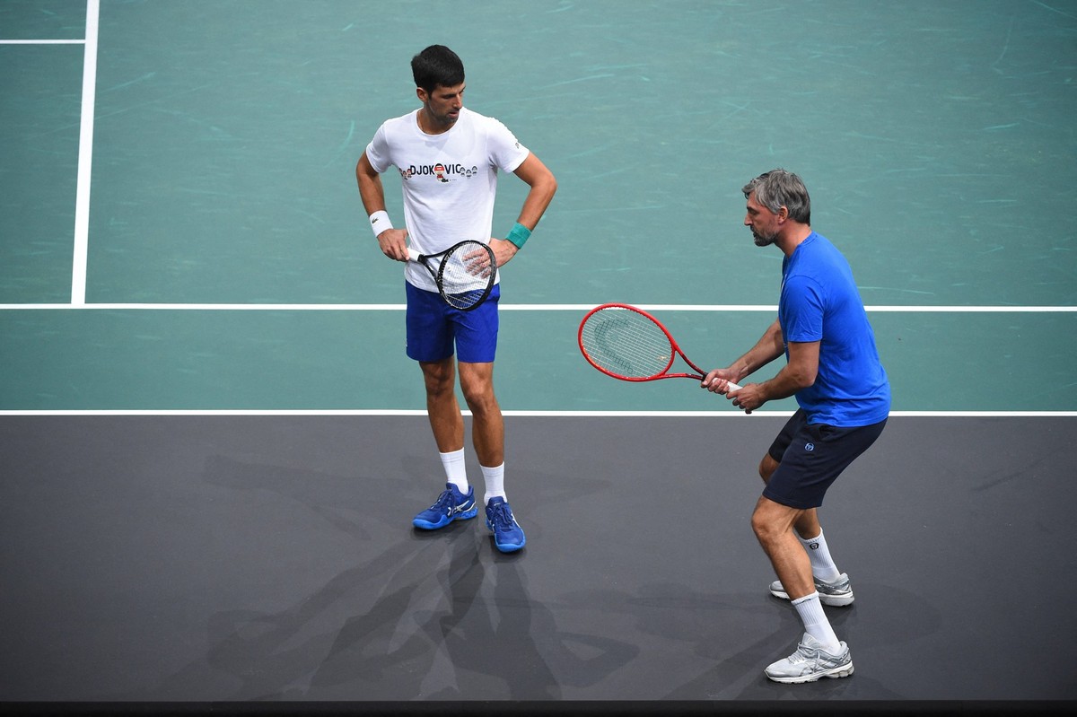 Rolex Paris Masters - Novak Djokovic training session Novak Djokovic SRB with his coach Goran Ivanisevic at practice at the 2021 Rolex Paris Masters at the Accor Arena in Paris, FRANCE, on OCTOBER 30, ...