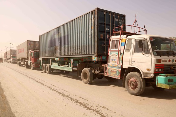 epa09507298 Trucks carrying goods destined for Afghanistan wait for the reopening of the Pak-Afghan border after it was closed by the Taliban who have taken over the control of the Afghan side of the  ...