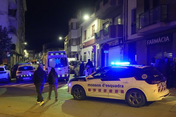 epa12748829 Emergency services vehicles parked outside the building where a fire broke out in the town of Manlleu, Barcelona, northeastern Spain, late 16 February 2026 (issued 17 February 2026). At le ...