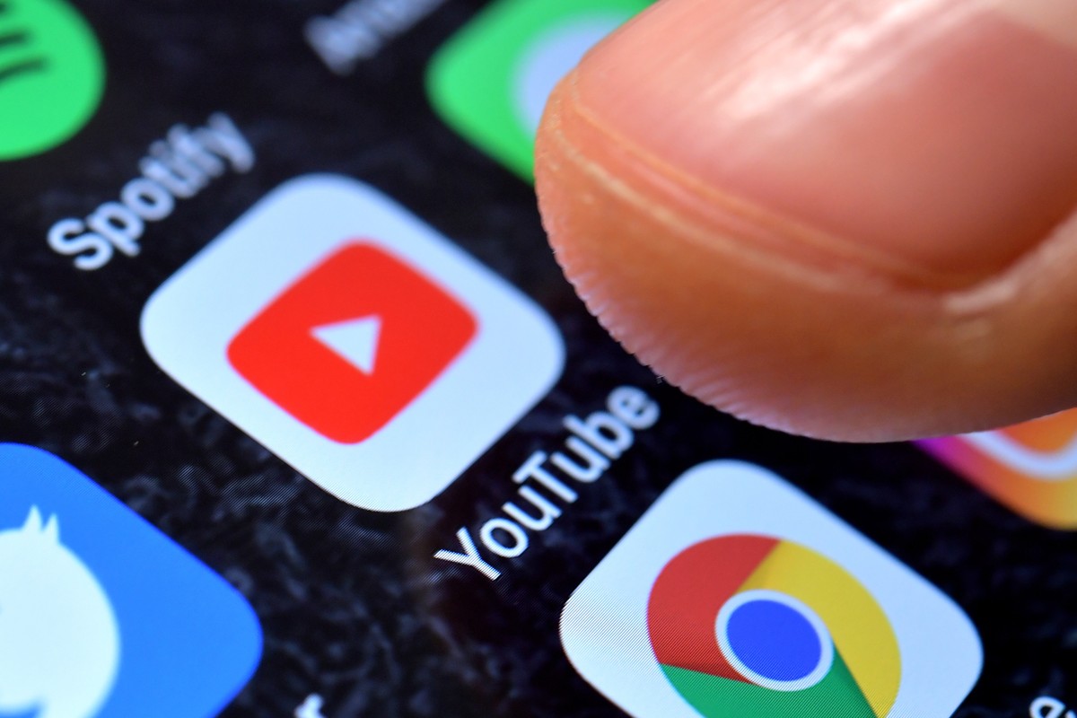 epa08934619 (FILE) - A close-up image shows the YouTube app on an iPhone in Kaarst, Germany, 08 November 2017 (reissued 13 January 2021). YouTube announced on 12 January 2021 that it temporarily suspe ...