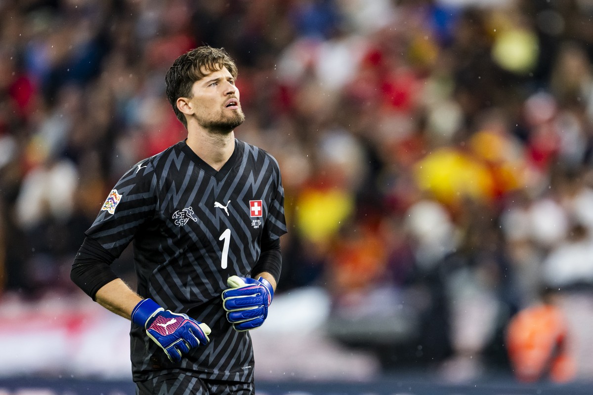 Switzerland's goalkeeper Gregor Kobel reacts during the UEFA Nations League group A4 qualifying soccer match between Switzerland and Spain, at the Stade de Geneve, in Geneva, Switzerland, Sunday, ...