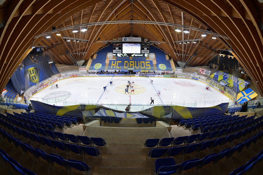 Anspiel im leeren Stadion beim Eishockey-Qualifikationsspiel der National League zwischen dem HC Davos und den SC Rapperswil Jona Lakers, am Samstag, 29. Februar 2020 im Eisstadion in Davos. Die Spiel ...