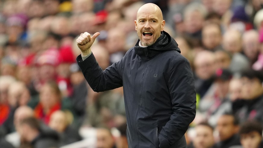 Ten Hag punishes Manchester United players after a historic defeat