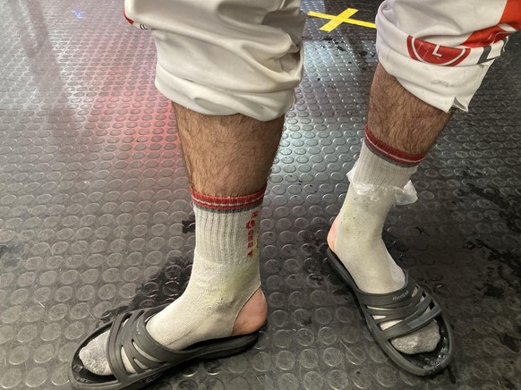 Tommaso De Luca löchrige Socken