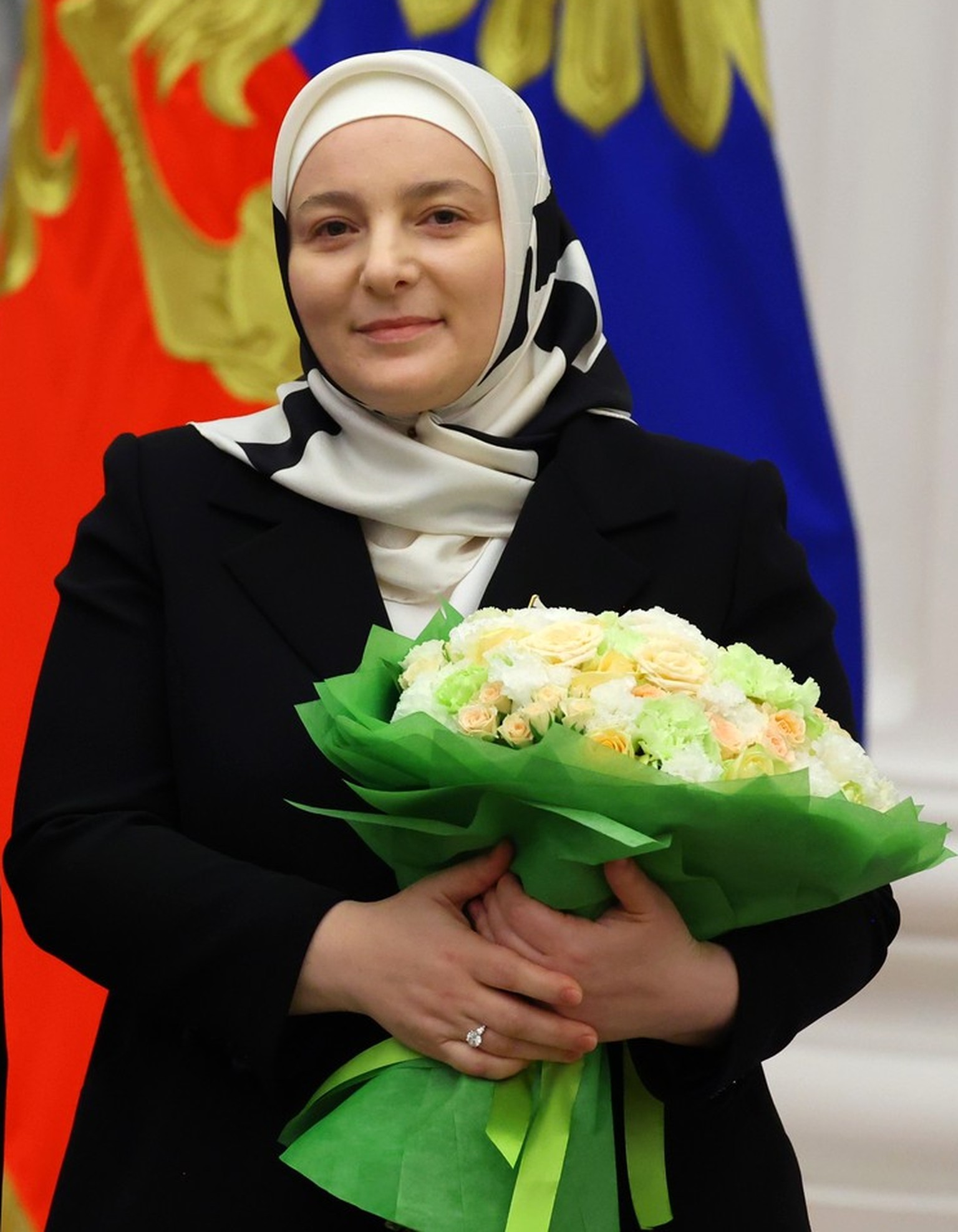 Ramsan Kadyrows Gattin Medni Kadyrowa. 
https://commons.wikimedia.org/w/index.php?curid=138516908