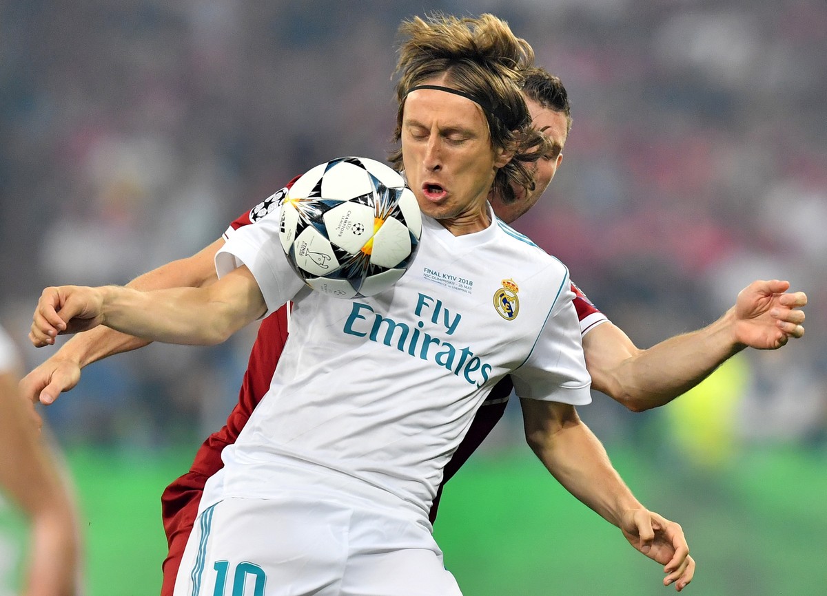 epa06765452 Real Madrid's Luka Modric (front) and James Milner of Liverpool FC in action during the UEFA Champions League final between Real Madrid and Liverpool FC at the NSC Olimpiyskiy stadium ...