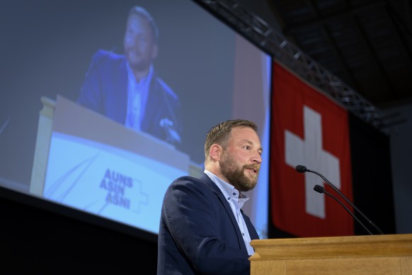 Lukas Reimann, SVP-Nationalrat und AUNS-Praesident, spricht waehrend einer AUNS Polit-Tagung unter dem Titel &quot;Souveraenitaet&quot;, am Samstag 28. August 2021, in Bern. (KEYSTONE/Anthony Anex)