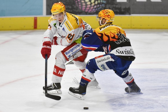 Der Zuercher Garrett Roe, rechts, gegen den Laker Dominik Egli, links, beim Eishockeyspiel der National League ZSC Lions gegen die SC Rapperswil-Jona Lakers in Zuerich am Freitag, 6. Dezember 2019. (P ...