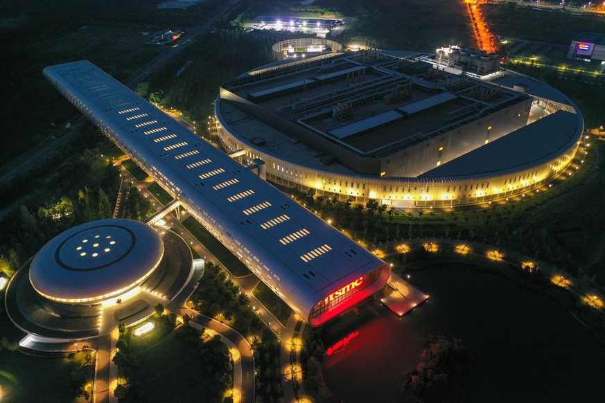 NANJING, CHINA - AUGUST 10, 2022 - (FILE) Aerial photo shows the night view of the Taiwan Semiconductor Manufacturing plant in Pukou district of Nanjing, East China&#039;s Jiangsu province, Aug 10, 20 ...