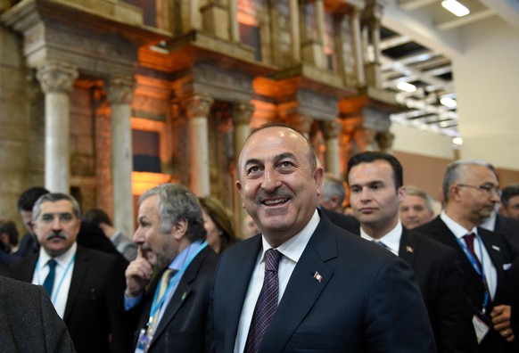 Der tuerkische Aussenministers Mevluet Cavusoglu besucht am 08.03.2017 den Stand der Tuerkei auf der Internationalen Tourismus-Boerse in Berlin. Cavusoglu traff sich zuvor mit dem deutschen Aussenmini ...