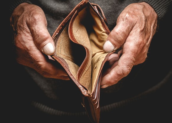 Altersarmut. Alt und arm. Wenig Geld in der Pension.