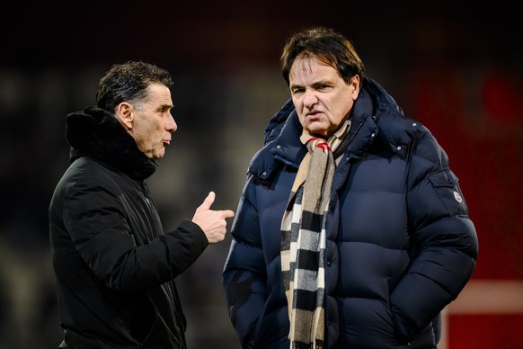 L&#039;entraineur du FC Sion Didier Tholot, gauche, parle avec le president du FC Sion Christian Constantin, droite, lors de la rencontre de football de Challenge League entre Neuchatel Xamax FCS et F ...