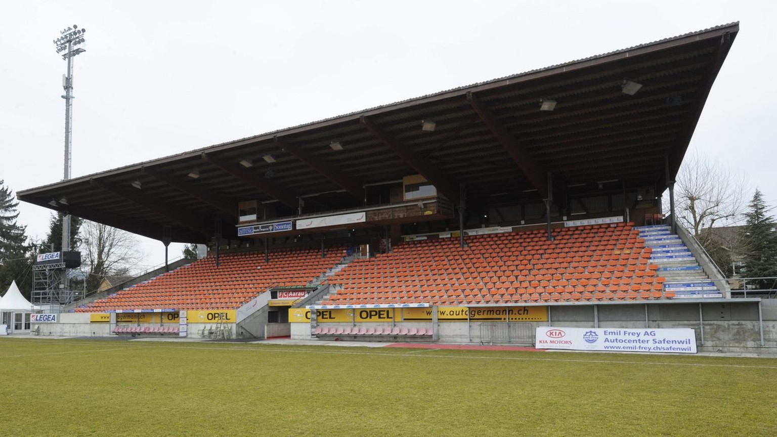 Das Bruegglifeld Stadion in Aarau, aufgenommen am Donnerstag, 17. Februar 2011. (KEYSTONE/Steffen Schmidt)