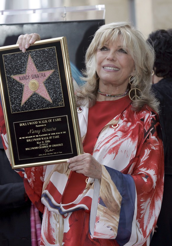 epa04778364 (FILE) A file picture dated 11 May 2006 shows US singer and actress Nancy Sinatra holding a replica of her star after the dedication ceremony for Sinatra&#039;s star on the Hollywood Walk  ...