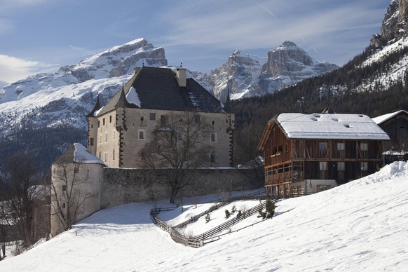 Bildnummer: 55040336 Datum: 05.02.2011 Copyright: imago/imagebroker
Schloss Colz vor Sella, Ortsteil Stern oder La Villa, Abtei oder Badia, Gadertal, Dolomiten, S�dtirol, Italien, Europa Reisen kbdig ...