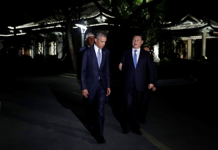 U.S. President Barack Obama and Chinese President Xi Jinping walk together at West Lake State Guest House in Hangzhou, in eastern China&#039;s Zhejiang province, September 3, 2016. REUTERS/Carolyn Kas ...