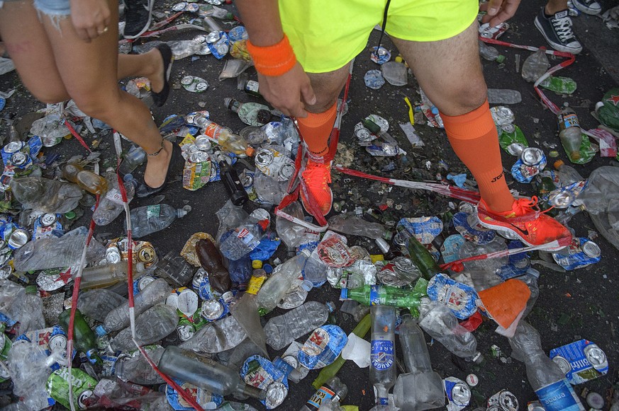 Hitze, fette Bässe und tonnenweise Abfall: Die erste Bilanz der Street Parade 2015.