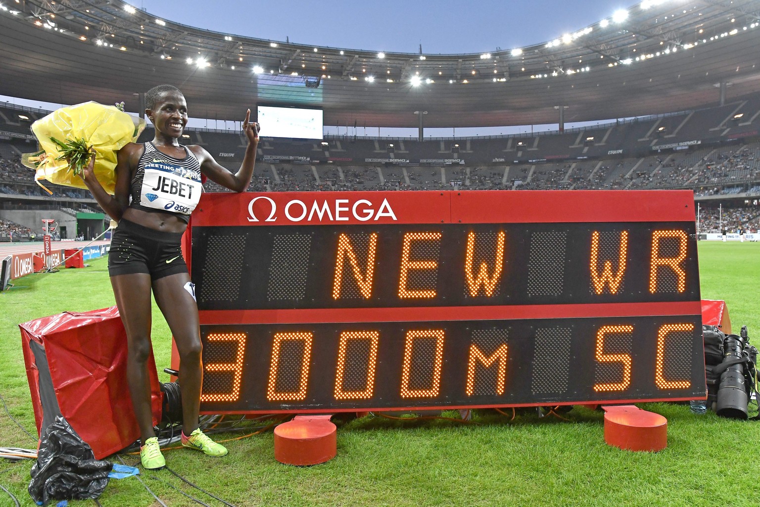 epa05512473 Bahrain athlete Ruth Jebet celebrates winning the Women&#039;s 3000m Steeplechase competition at the IAAF Diamond League meeting at Stade de France in Saint-Denis, near Paris, France, 27 A ...